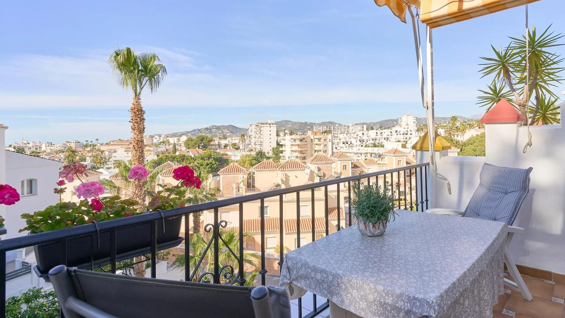 Casa Rosa Burriana Beach Nerja